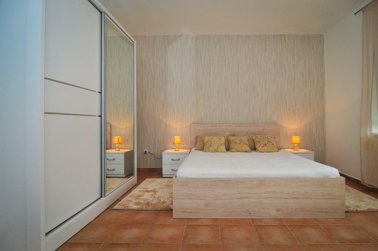 Apartments Pean Tivat Exterior photo